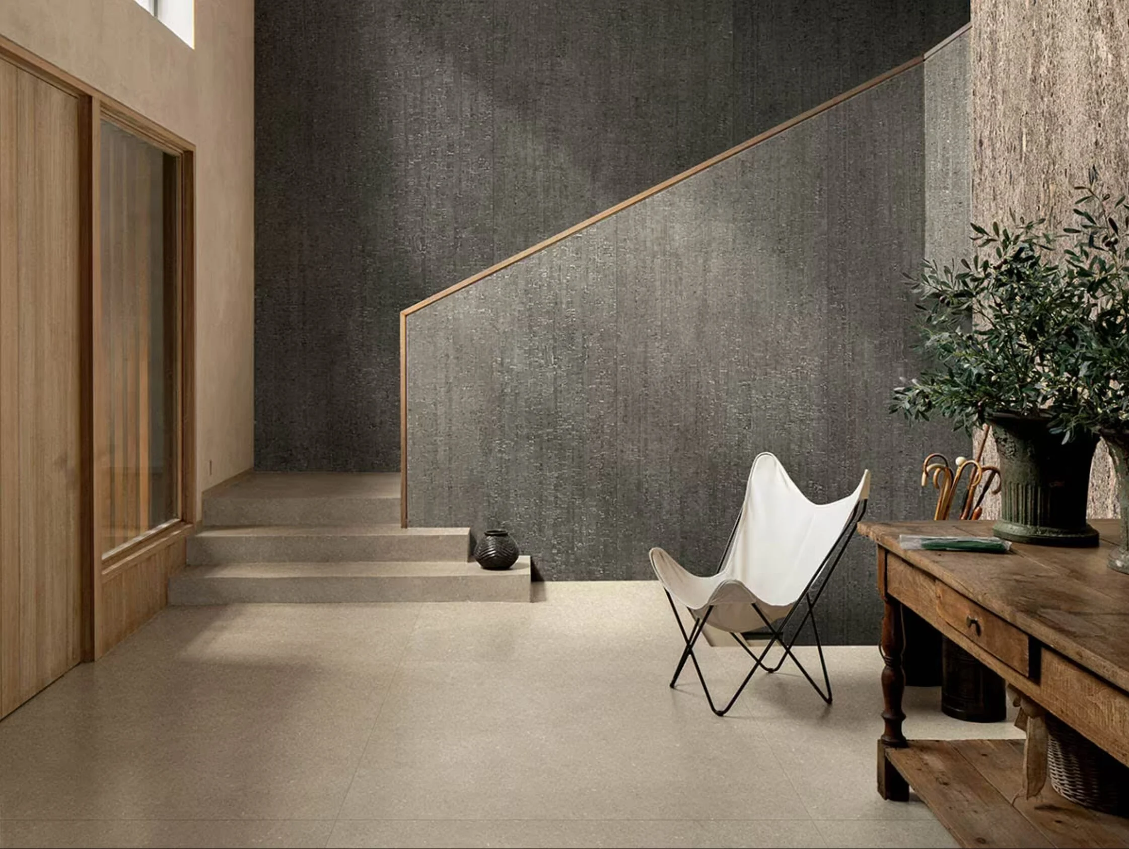 Wohnraum mit grossformatigen Bodenplatten in Steinoptik von Florim